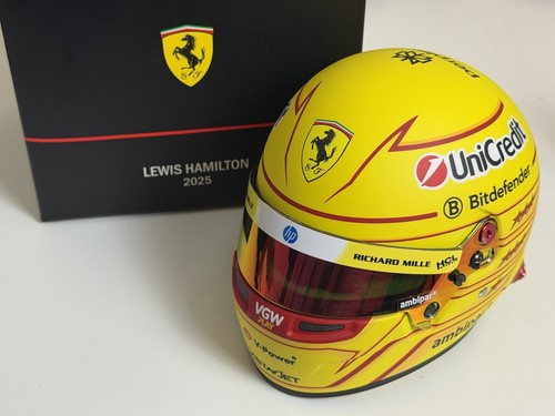 Scale 2025 lewis hamilton - 1/2,